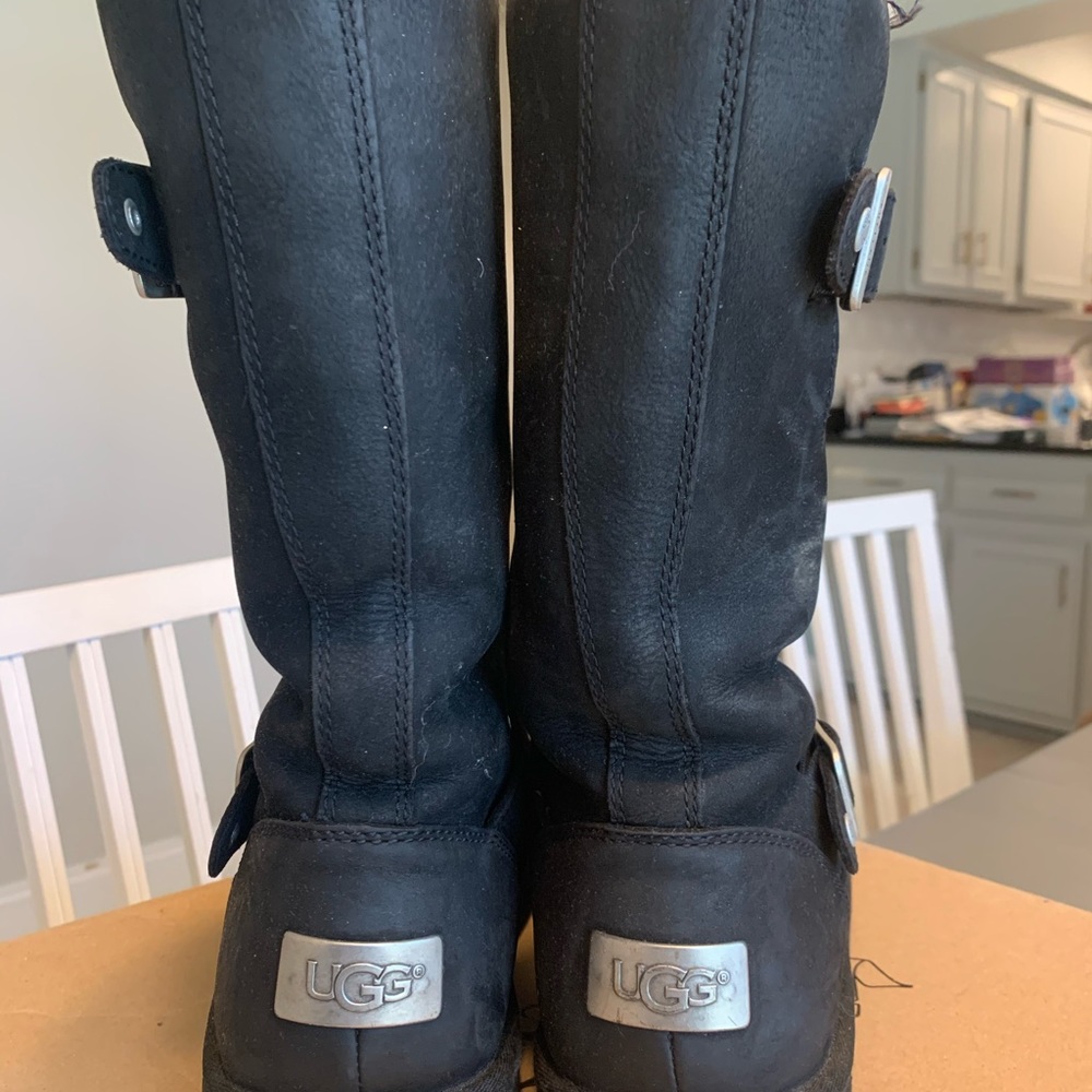 Gently used AUTHENTIC UGG boots. Sz 8 - Picture 2 of 4